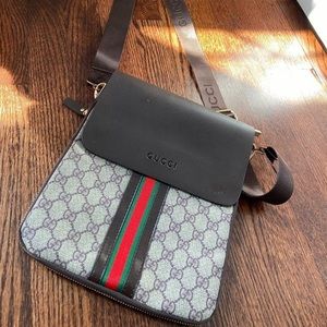 Gucci crossbody bag (not authentic)